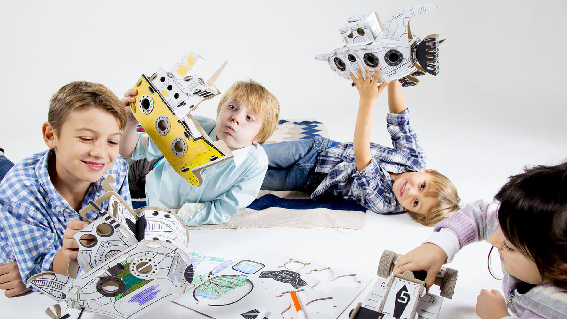 Dedicato ai bambini LABORATORIO CREATIVO COSTRUISCI E COLORA LA TUA NAVE
